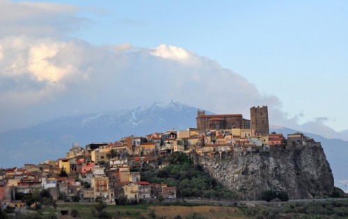 “Buongiorno Notizie” le notizie odierne , rifiuti a Motta Sant’Anastasia.