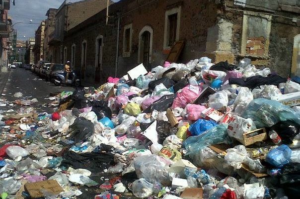 “Buongiorno Notizia” le notizie odierne , emergenza rifiuti a Catania .
