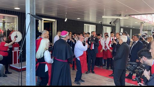 Autismo, Mattarella con i ragazzi di PizzAut: sono uno di voi