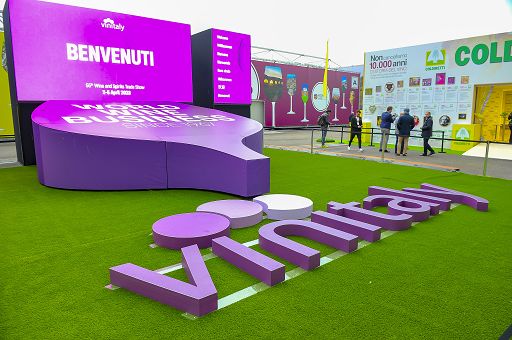 Vinitaly, i vini “vulcanici” del Lazio attraggono buyers stranieri