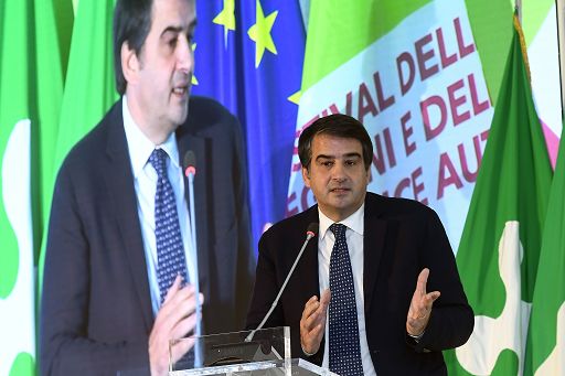 Fitto: il governo riferirà in Parlamento sul Pnrr. E la Lega ancora attacca: non è un totem
