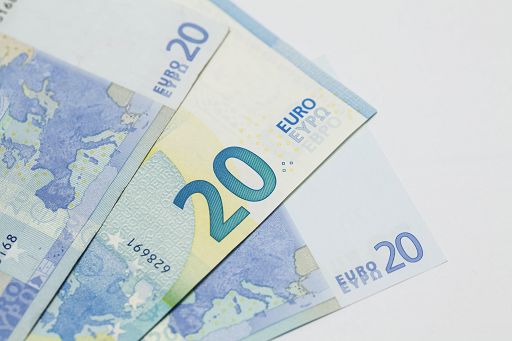 Euro torna sopra 1,10 dollari ai massimi da un anno