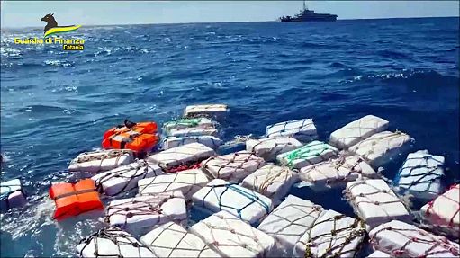 Al largo della Sicilia sequestrate in mare 2 tonnellate di cocaina: valore 400 milioni
