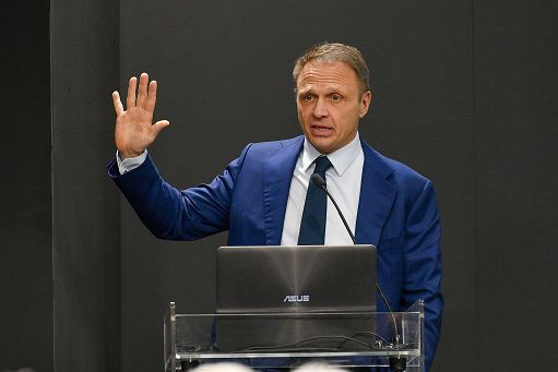 Migranti e sostituzione etnica, la bufera sulle parole del ministro Lollobrigida non si placa