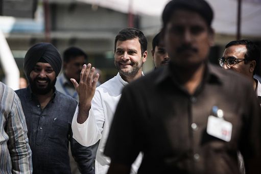 India, Gandhi non ottiene sospensione pena: opposizione nei guai