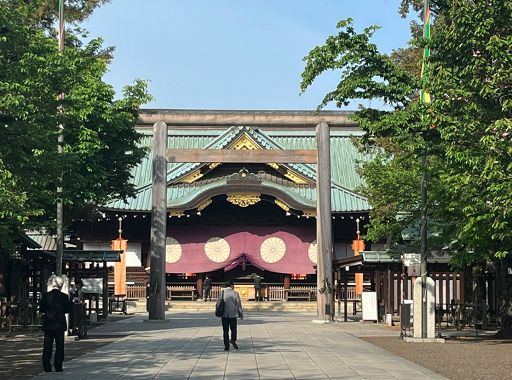 Kishida manda offerta al controverso santuario nazionalista Yasukuni