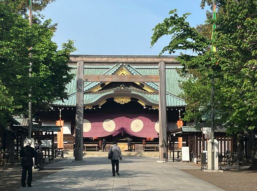Kishida manda offerta al controverso santuario nazionalista Yasukuni
