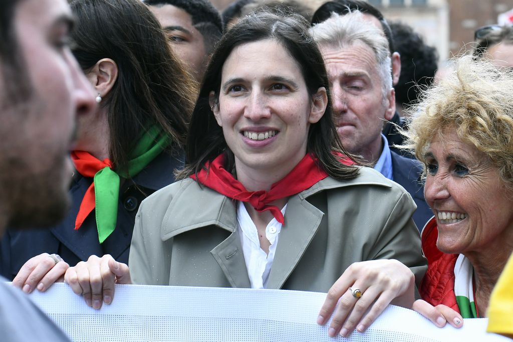 Pd, Borghi spiazza Schlein e va in Iv. Renzi: “Non sarà l’ultimo”