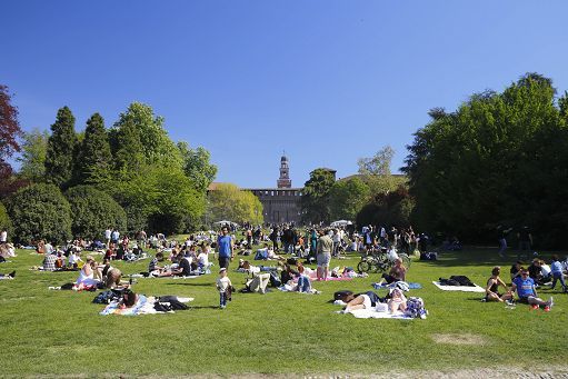 Bel tempo e caldo fino a sabato, poi un ciclone rovinerà l’1 maggio