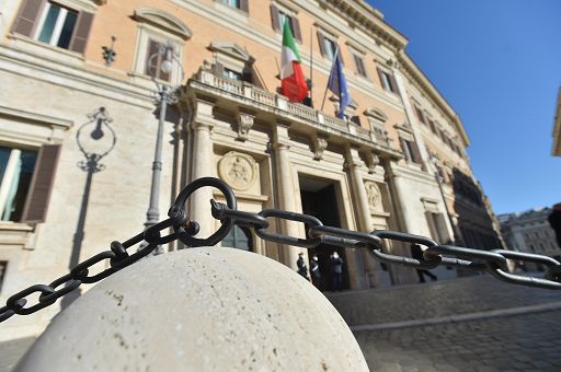 Def, la Camera boccia lo scostamento di bilancio: alla maggioranza mancano sei voti (assenti in 26)