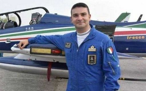 Il capitano delle Frecce Tricolori Alessio Ghersi è morto nello schianto di un ultraleggero