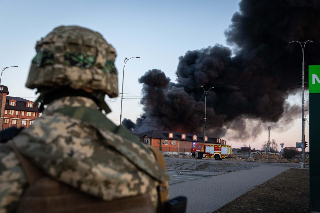 Raid russi sull’Ucraina, esplosioni a Kiev e Zaporizhzhia. Ipotesi false flag dietro l’attacco al Cremlino