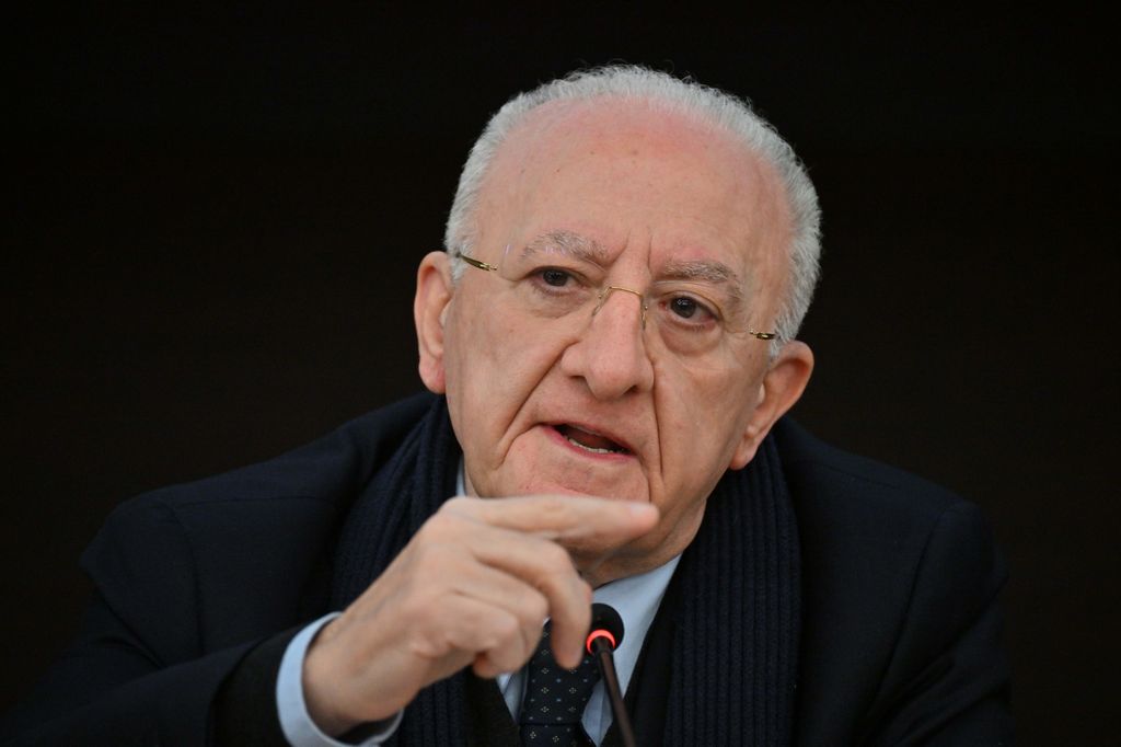 Napoli, De Luca: complimenti a squadra, società, allenatore, città