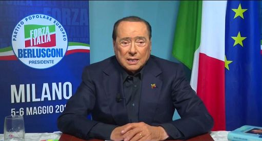 Berlusconi appare in video alla convention di Fi: eccomi sono qui per voi