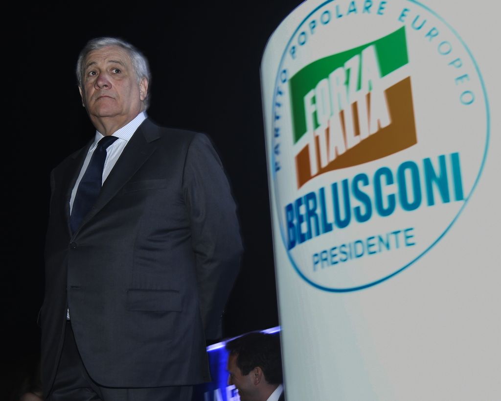 Tajani: Berlusconi non intende lasciare la politica