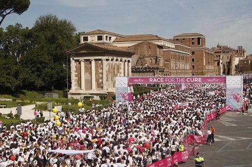 Oltre 70 mila a Roma per la “Race for the Cure” per sostenere la lotta ai tumori del seno