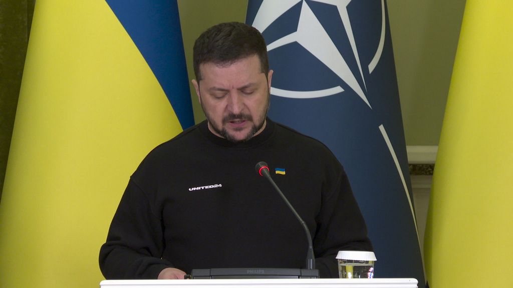 Zelensky frena sulla controffensiva: “Rischiamo troppe vittime, ci serve tempo”
