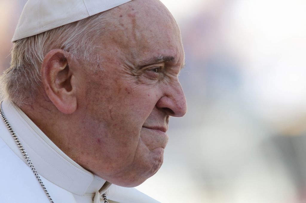 Papa Francesco: precarietà, affitti alle stelle e salari insufficienti affondano i giovani