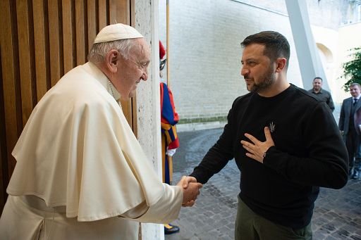 Ucraina, Papa con Zelensky per giocare partita pace