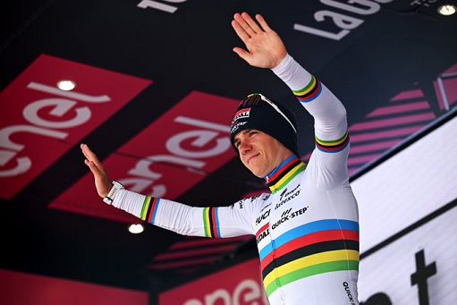 Giro d’Italia, Evenepoel ha il covid, addio al Giro