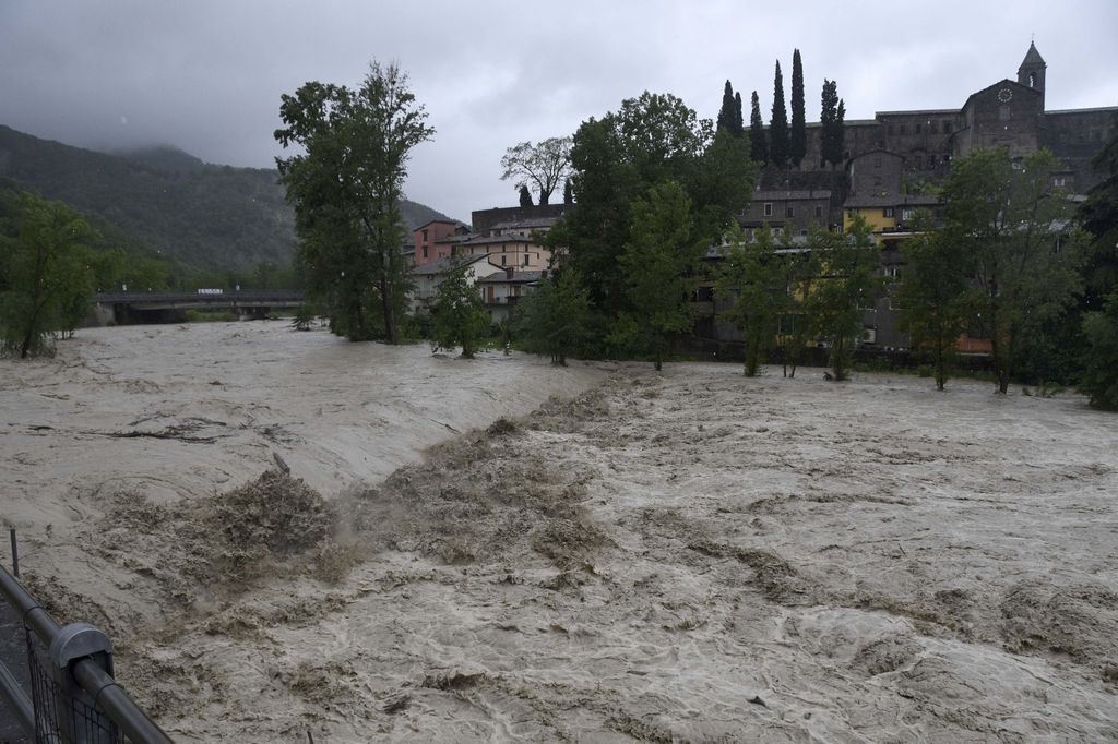 Maltempo in Emilia-Romagna, il ministro Musumeci: cinquemila persone evacuate, ma potrebbero essere di più