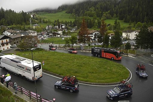 Giro d’Italia, tappa accorciata di 127 km per maltempo