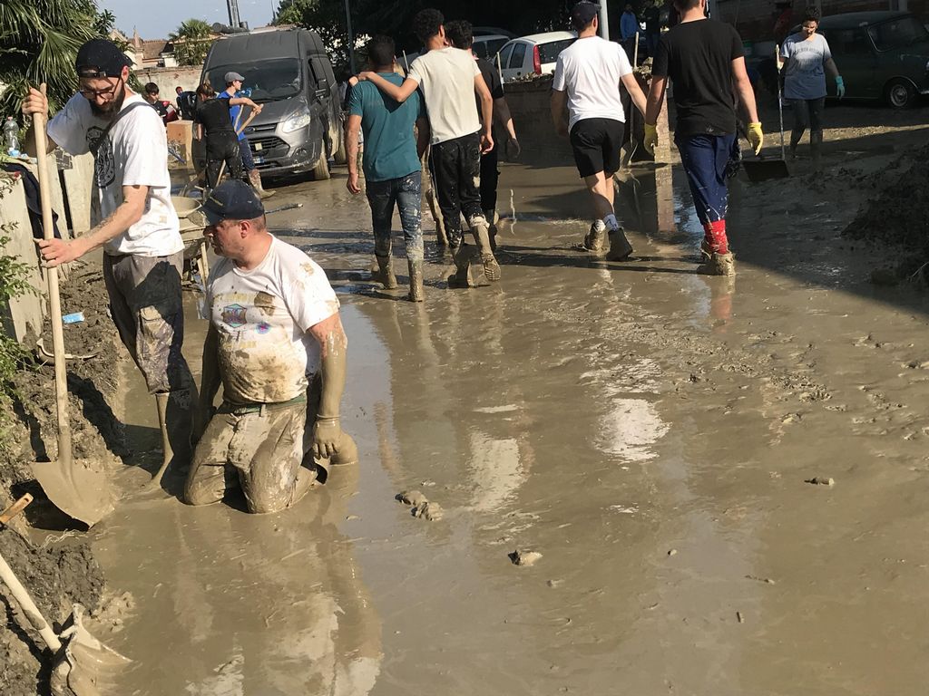 Alluvione in Emilia-Romagna, gli sfollati sono oltre 23mila e domani è di nuovo “allerta rossa”