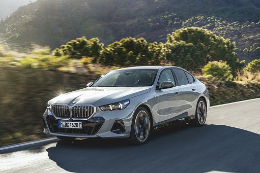 Bmw Serie 5, svelata la nuova generazione anche 100% elettrica