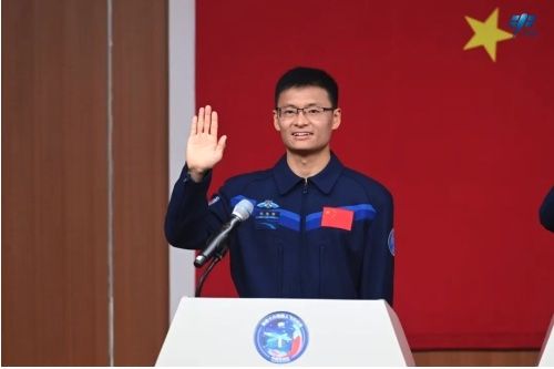 La Cina invierà domani il suo primo civile nello spazio