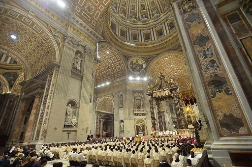 Uomo nudo (per protesta) sull’Altare di San Pietro, dopo la profanazione celebrato il rito penitenziario