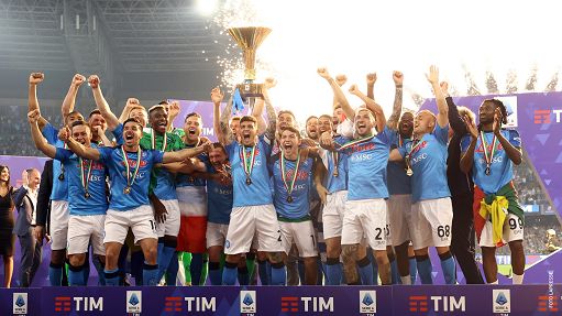 Il Napoli premiato con la coppa dello scudetto