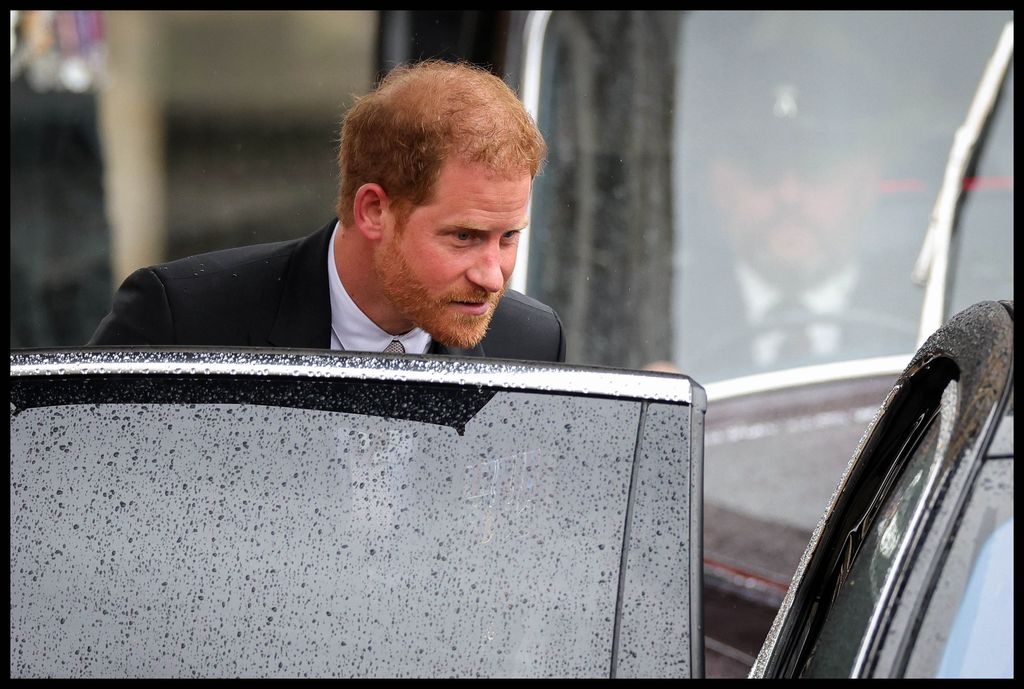 Perché il principe Harry dovrà testimoniare in un tribunale in Gb