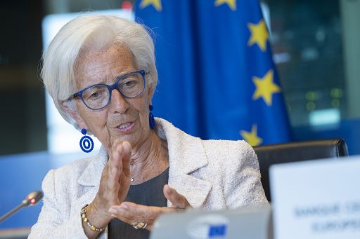 Lagarde tira dritto sui tassi nonostante l’inflazione in frenata