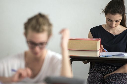 Mancano 7 giorni alla Maturità, il tototema: da D’Annunzio a don Milani all’AI