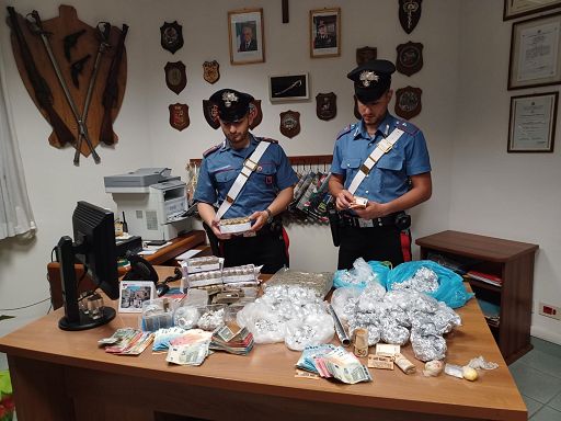 Spaccio stupefacenti, carabinieri Roma-Acilia arrestano 2 persone