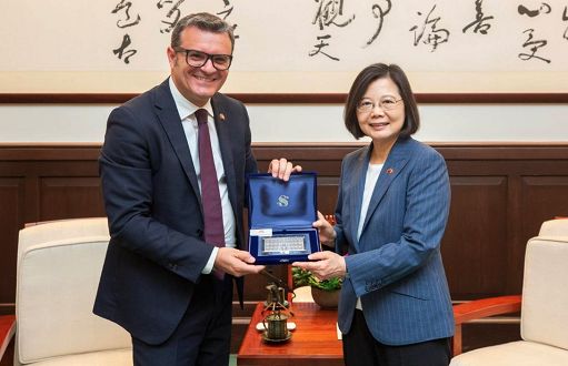 Delegazione italiana guidata da Centinaio incontra presidente Taiwan