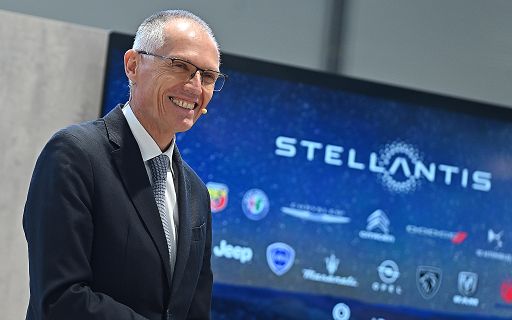 Stellantis: joint venture con Foxconn per i semiconduttori auto