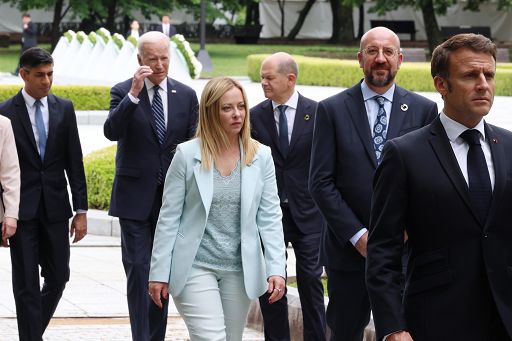 Meloni vede Macron a Parigi per “l’atteso e più volte rinviato incontro” (evidenzia la stampa francese)