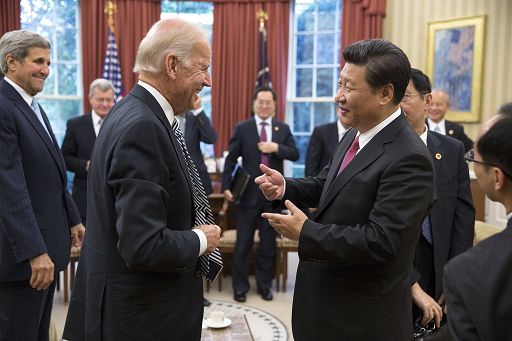 Biden dà del “dittatore” a Xi, Pechino: irresponsabile provocazione