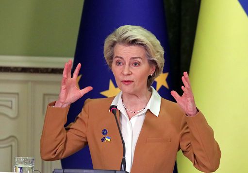 Von der Leyen dice che “Mosca deve pagare i costi della ricostruzione dell’Ucraina”