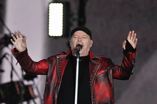 M5s: Vasco Rossi in Sicilia e si rinviano gli interventi chirurgici