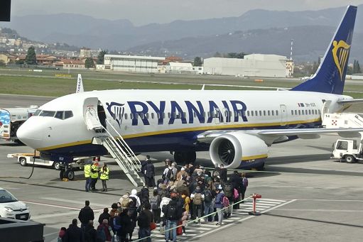 Ryanair, ferma 1 aeromobile e cancella 6 rotte a Venezia