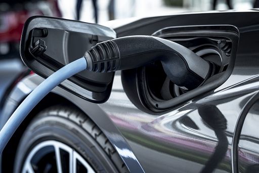 Auto, AlixPartners: Europa autosufficiente su batterie dal 2026
