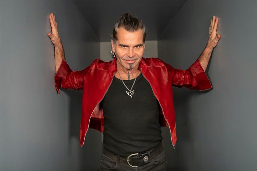 Stop temporaneo ai live per Piero Pelù: problemi all’udito