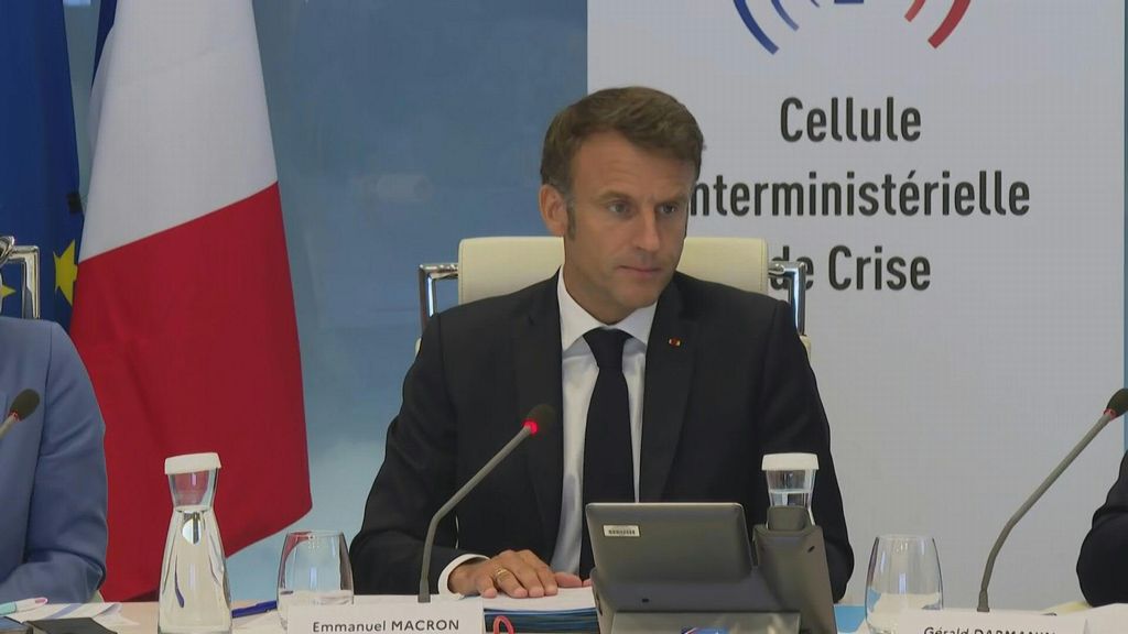 Disordini in Francia: bus fermi dalle 21, blindati della gendarmeria in strada e censura sui social