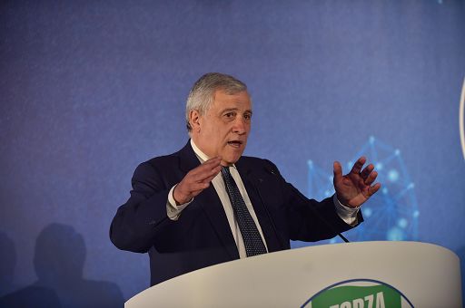Tajani: impossibile qualsiasi accordo di Forza Italia con Le Pen e Afd