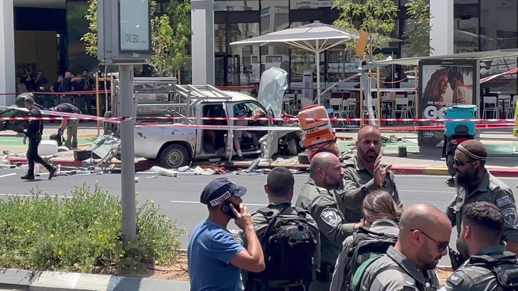 Israele, auto lanciata contro i pedoni a Tel Aviv. Hamas: è la vendetta per Jenin
