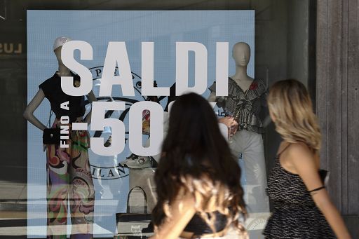 Saldi al via (con le nuove regole), Confcommercio: 213 euro di spesa media a famiglia