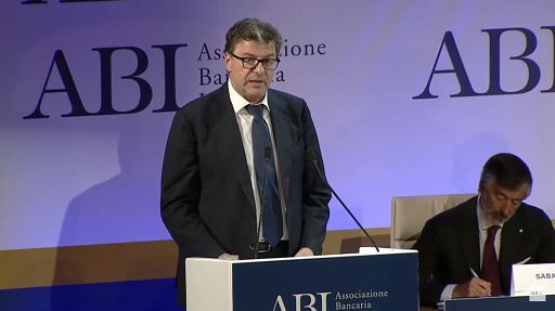 Giorgetti a banche: urgente accordo per allungare durata mutui