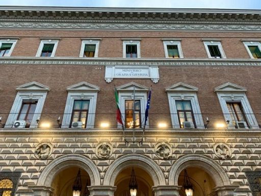 Secondo il Ministero della Giustizia “l’imputazione coatta è irragionevole, è da riformare”